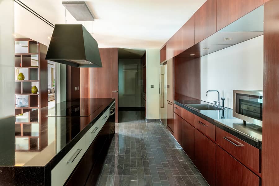 16 Kitchen. JPG