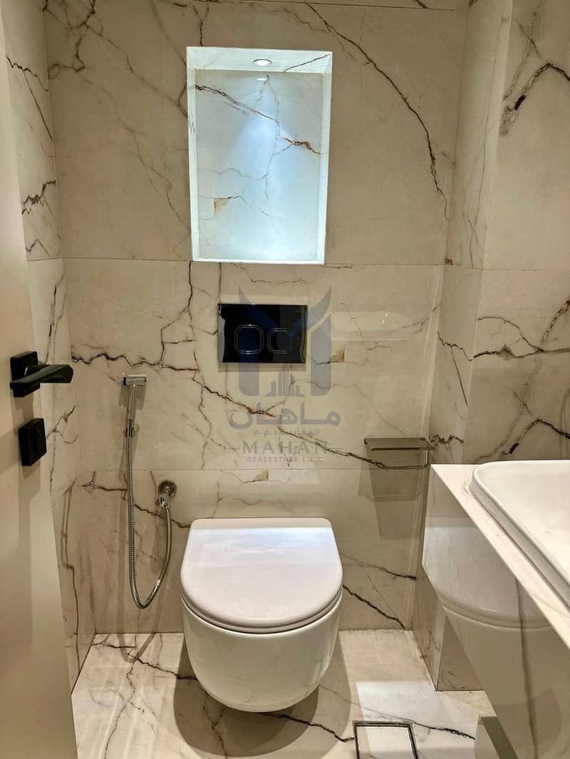 5 5c71b282-4344-48f9-b352-28de2c59e78a. jpg