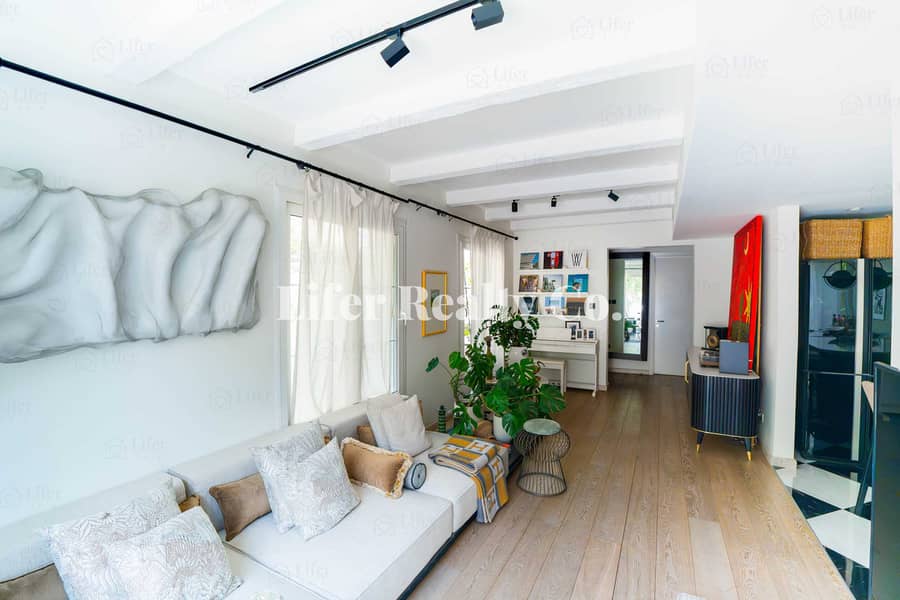 7 Living Room 2. jpg