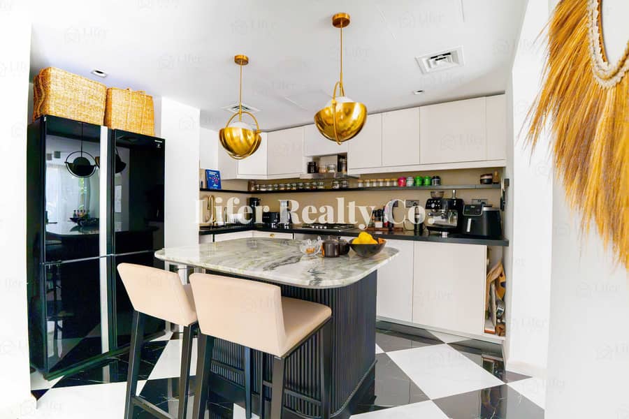 12 Kitchen 1. jpg