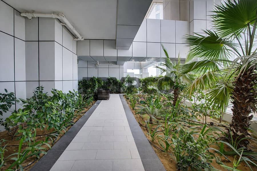 10 1009 Botanica Images (3). png