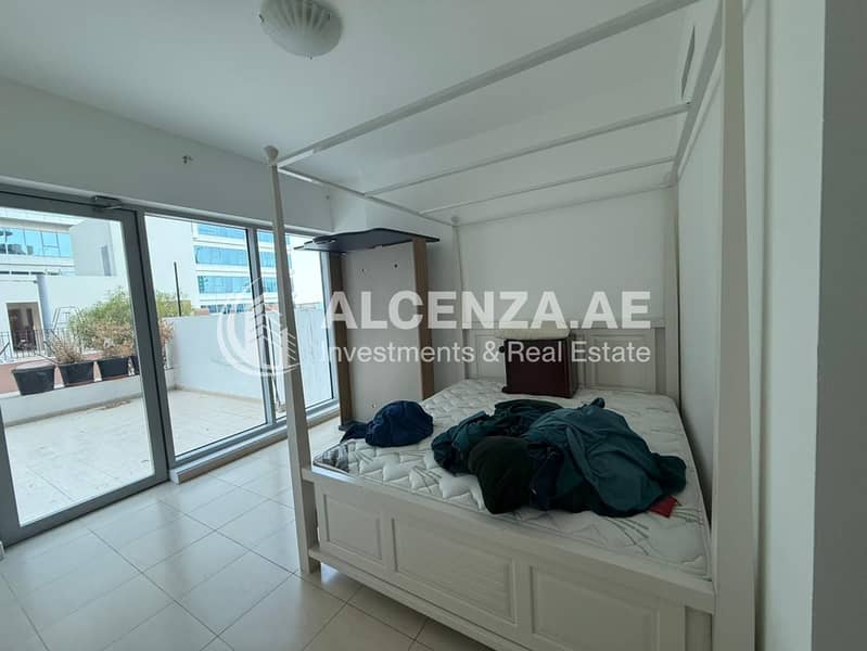 4 52ec4b51-fede-424b-8860-77d5ea69cb38. jpg