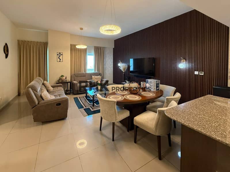 2 Spacious open-plan dining and living area in a 3-bedroom apartment in Suburbia