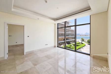 1 Bedroom Apartment for Sale in Palm Jumeirah, Dubai - Motivated Seller | Sea & Marina View | Balcony