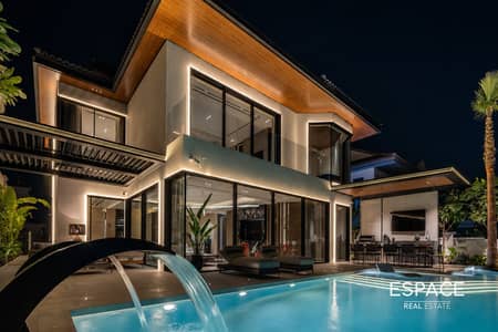 5 Bedroom Villa for Sale in Palm Jumeirah, Dubai - Fully Upgraded | Top Finishing | Extended 5BR