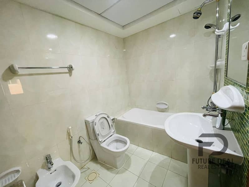 9 deed8952-7b6a-48dc-b3fa-2652bd67caf3. jpg