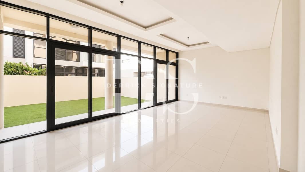 5 Living Room 2. jpg