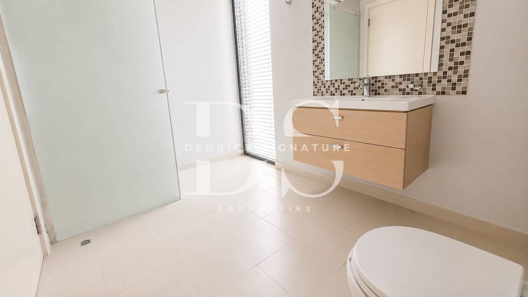 10 Master Bedroom Bathroom. jpg