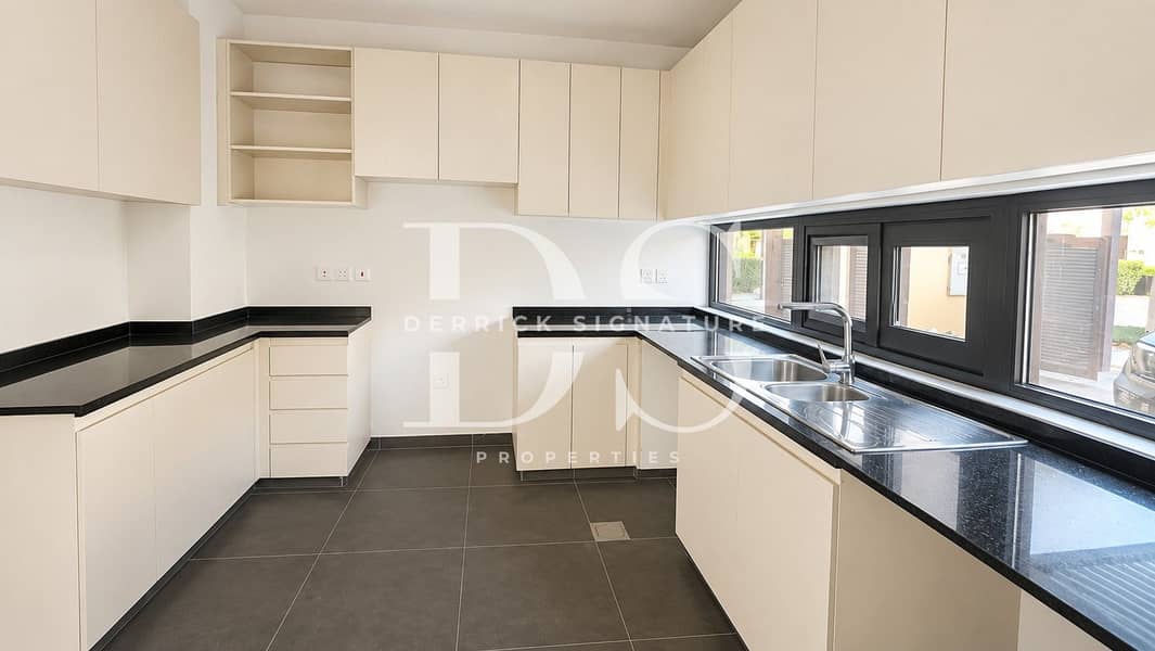 19 Kitchen. jpg