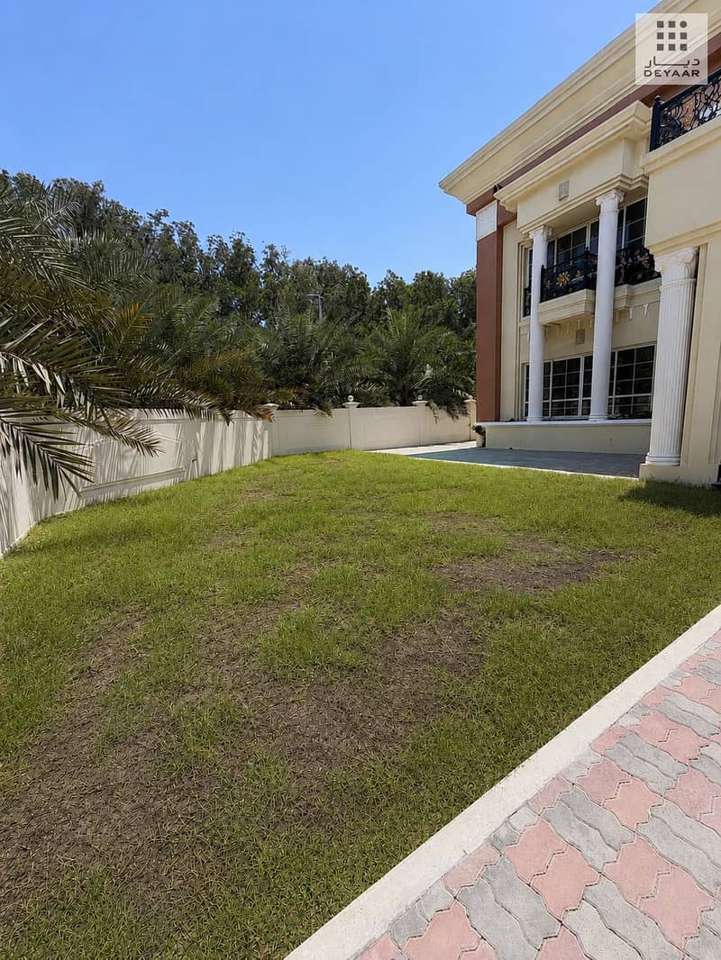 2 02 Front Garden. jpg