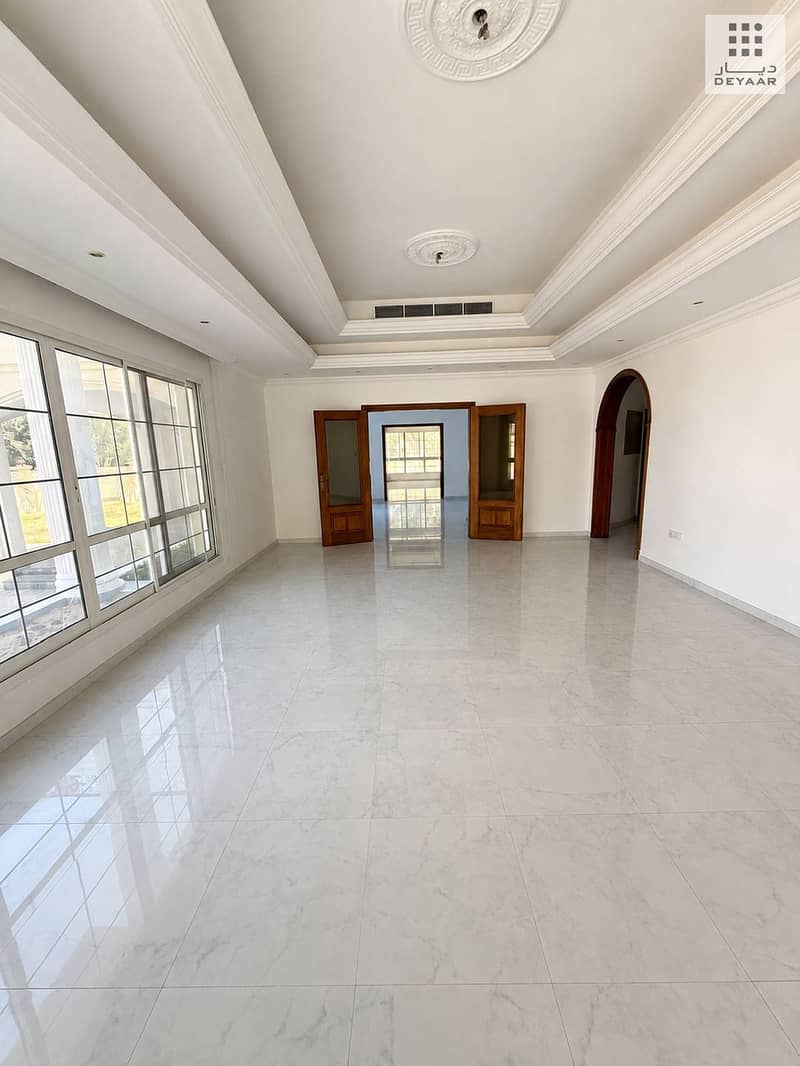 3 04 Main Living Hall 01. jpg