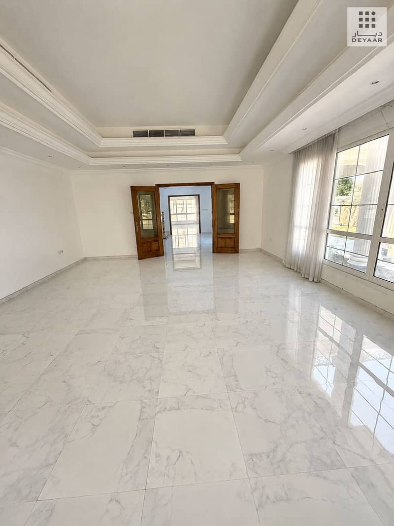 4 05 Main Living Hall 02. jpg