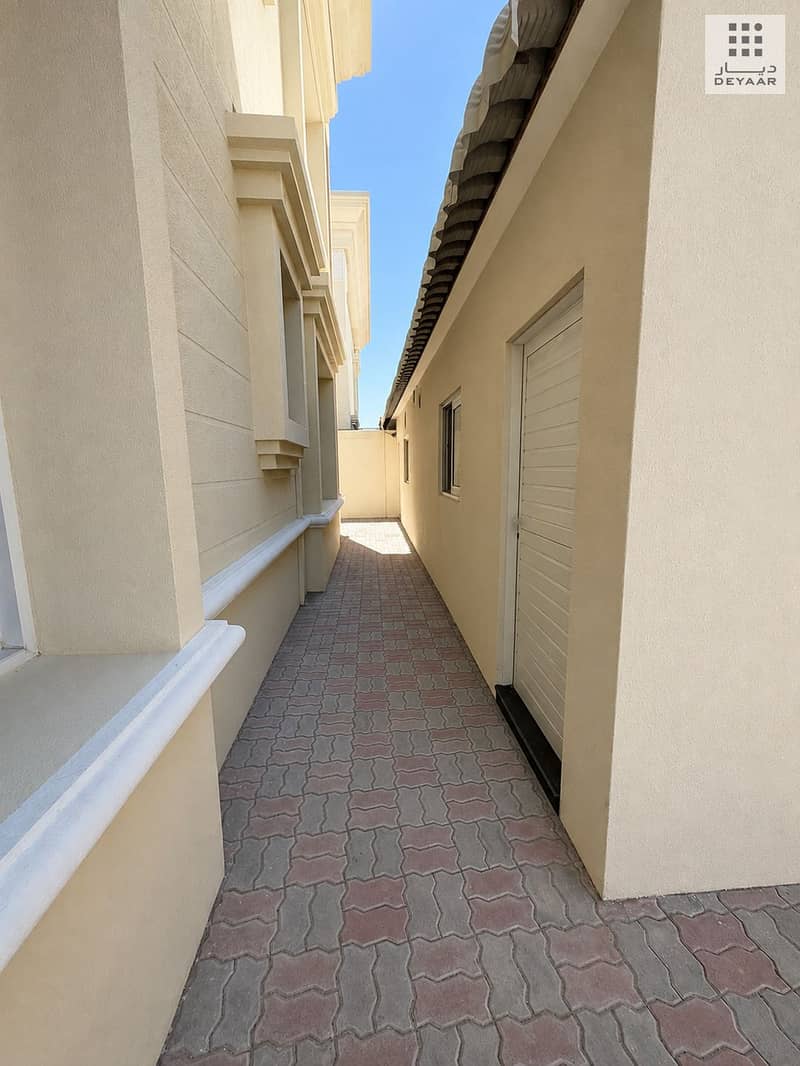 20 19 Side Passage and Garage. jpg