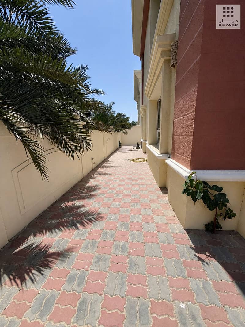 21 21 Side Passage. jpg