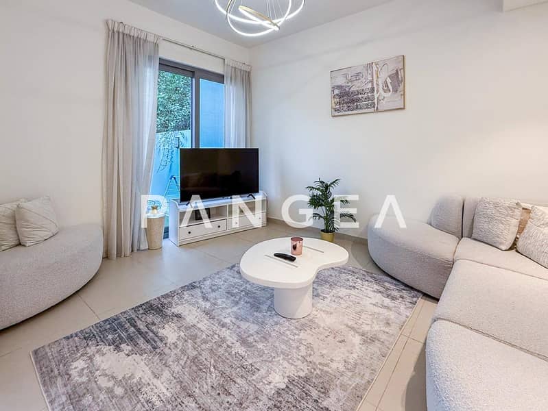 Near Pool and Park | Landscaped | Kitchen Equipped Near Pool and Park | Landscaped | Kitchen Equipped