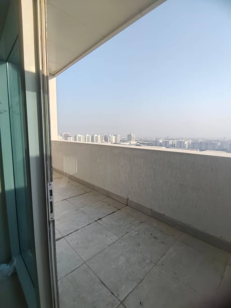 6 BALCONY 3. jpeg