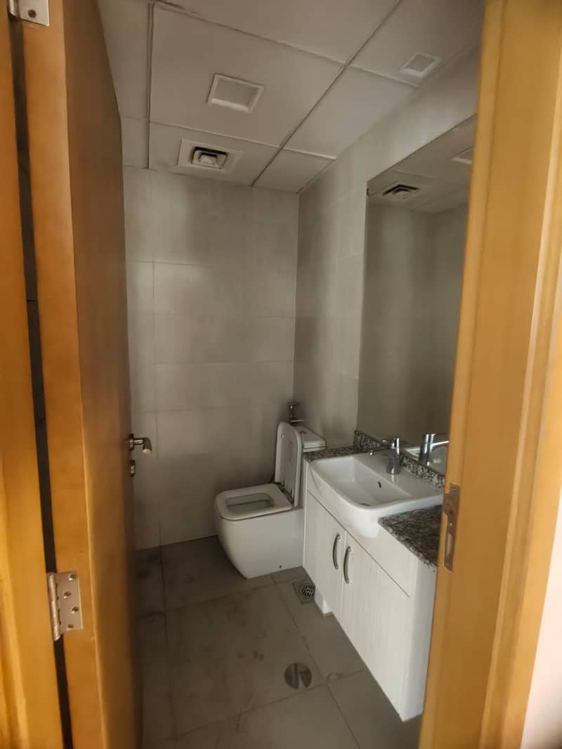 16 GUEST BATH. jpeg
