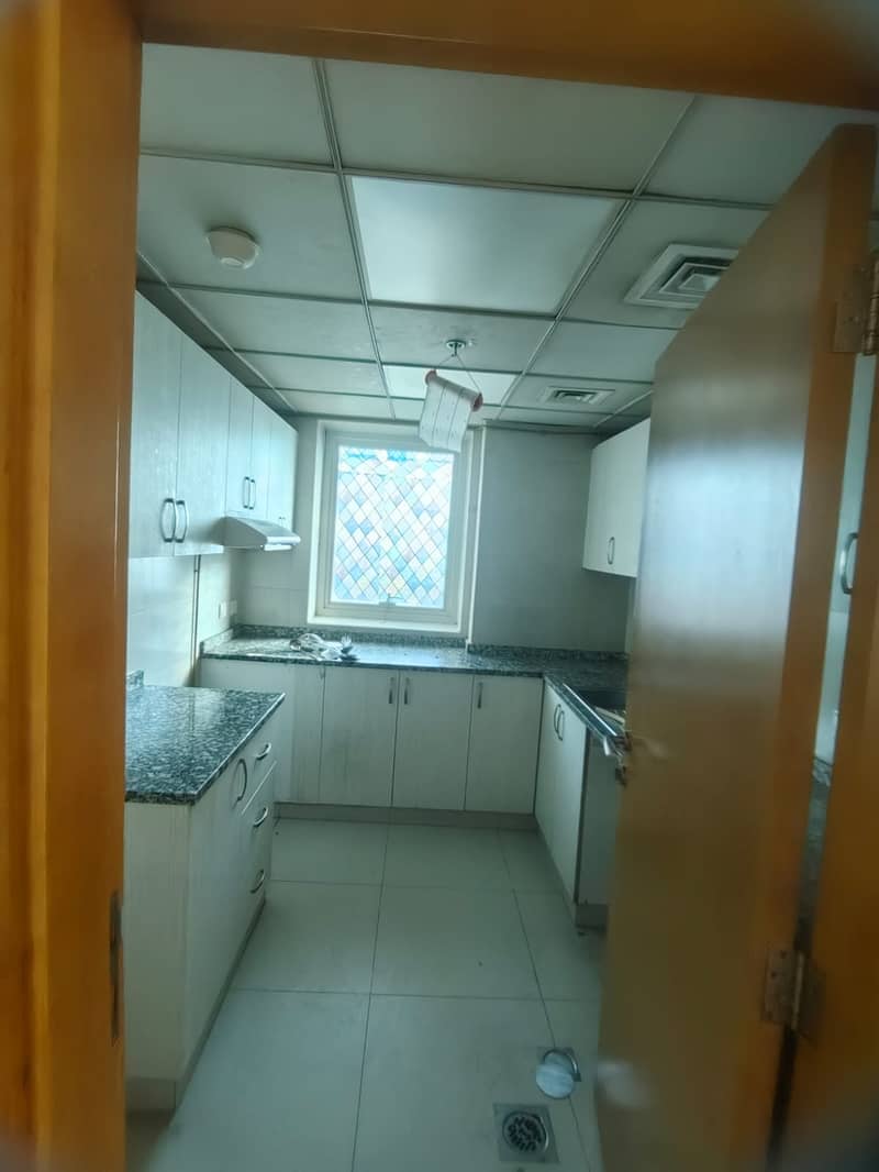 17 KITCHEN. jpeg