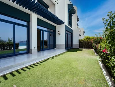 5 Bedroom Townhouse for Rent in Palm Jumeirah, Dubai - Luxurious | Private Beach Access | Sea Views