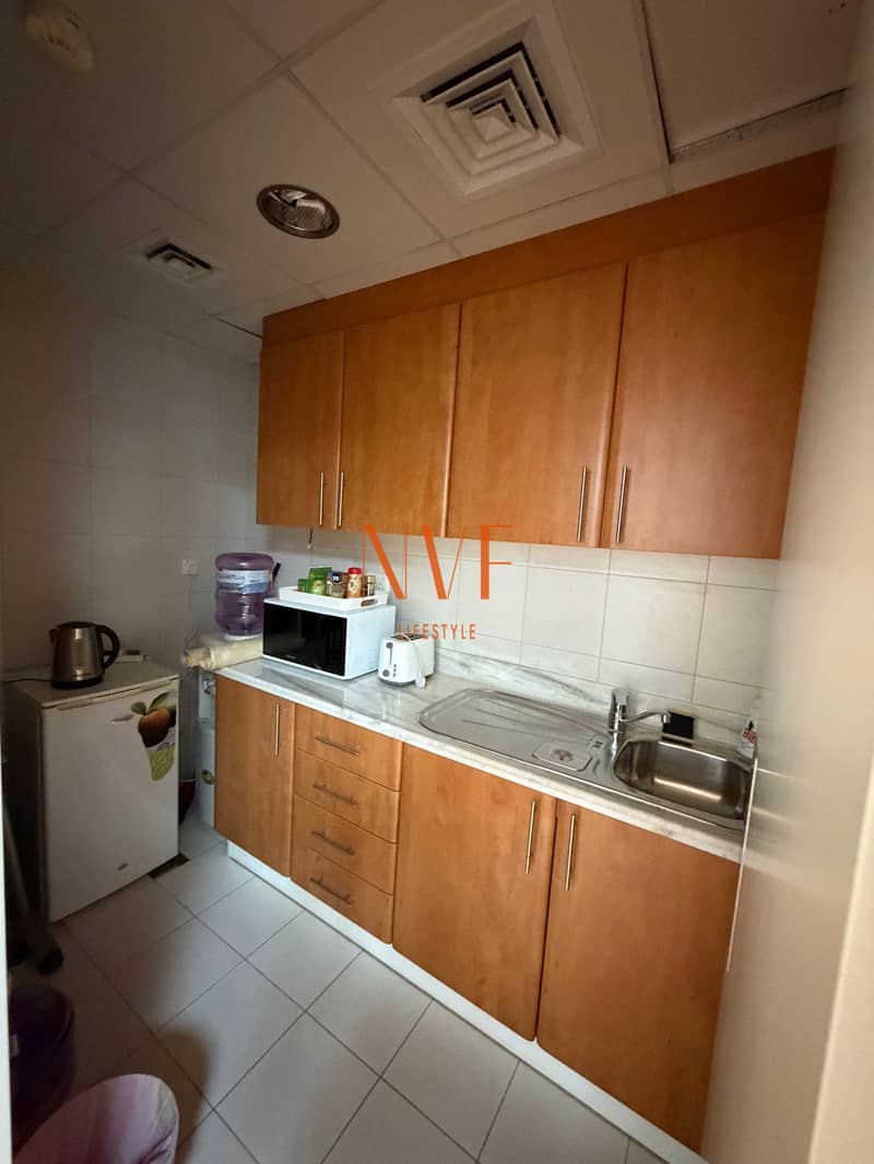 7 Kitchenette . jpeg