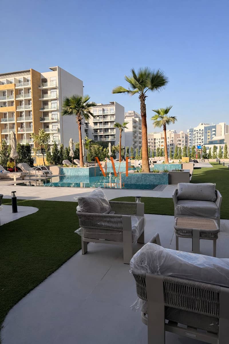 8 Pool lounge area. png