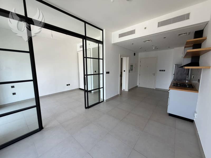 POOL VIEW | VACANT | WITH WHITE GOODS POOL VIEW | VACANT | WITH WHITE GOODS