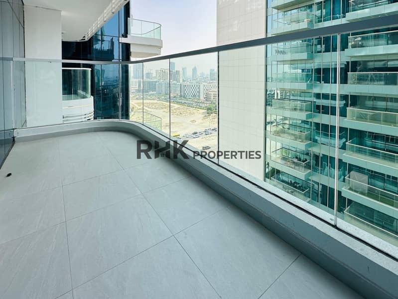 11 Large curved wrap-around balcony with glass railing, panoramic Dubai city skyline view, tiled flooring, and high-floor position in modern residential apartment Dubai