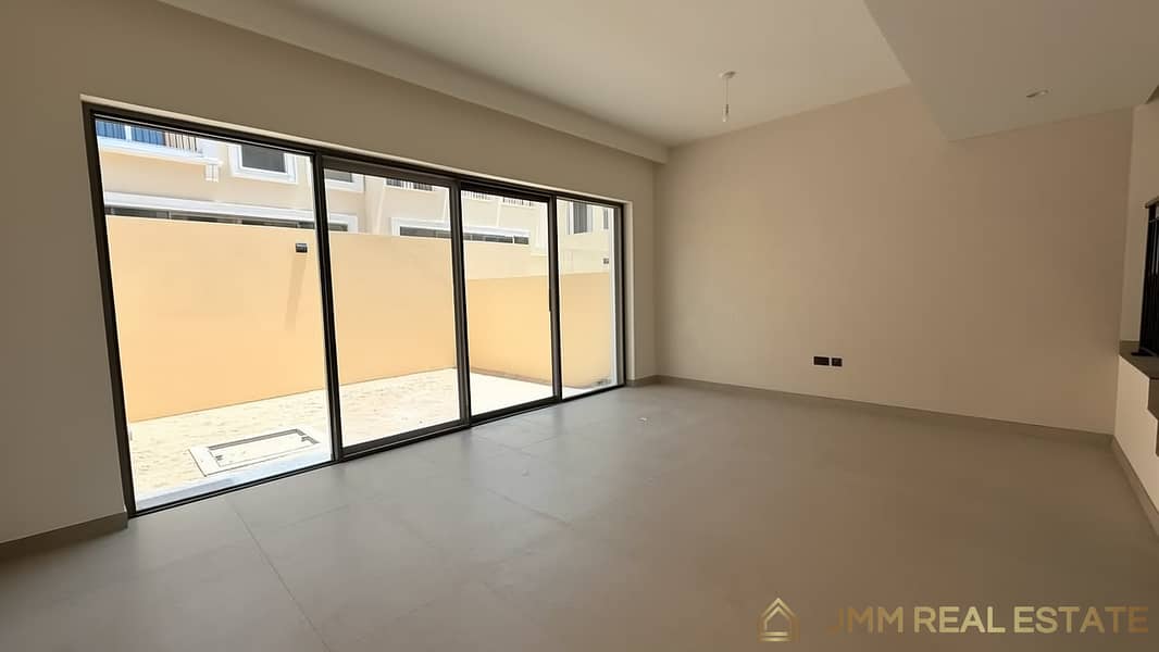 Casa adosada en DAMAC Lagoons,Malta, 4 dormitorios, 2700000 AED - 15577923 Casa adosada en DAMAC Lagoons,Malta, 4 dormitorios, 2700000 AED - 15577923
