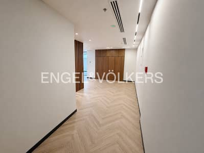 Office for Rent in Jumeirah Lake Towers (JLT), Dubai - Corner Unit | Fully Fitted | Vacant