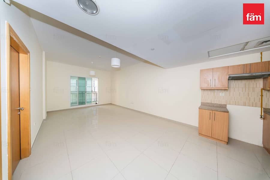 Price Reduced | Vacant | Balcony | Huge Layout Price Reduced | Vacant | Balcony | Huge Layout