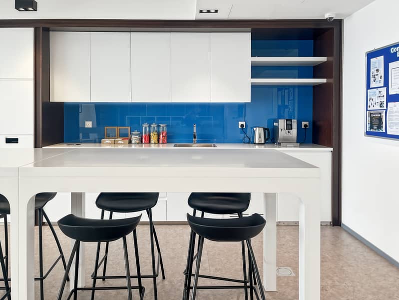 9 Regus_RAS AL KHAIMAH, Julphar Tower RAK_UAE_Centre 5380_Refresh Area. jpg