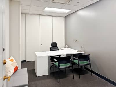 Office in affitto a Jebel Ali, Dubai - Regus_IL, Chicago - 401 North Michigan_USA_Centre 1071_Office 12. jpg Office in affitto a Jebel Ali, Dubai - Regus_IL, Chicago - 401 North Michigan_USA_Centre 1071_Office 12. jpg