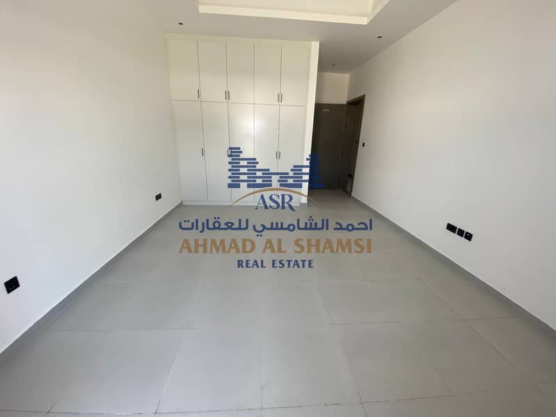 12 5aaf14fb-0861-4545-8446-fb5365c5756d. jpg