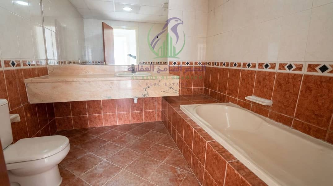 10 Professional_real_estate_photogr…_202609012003. jpeg