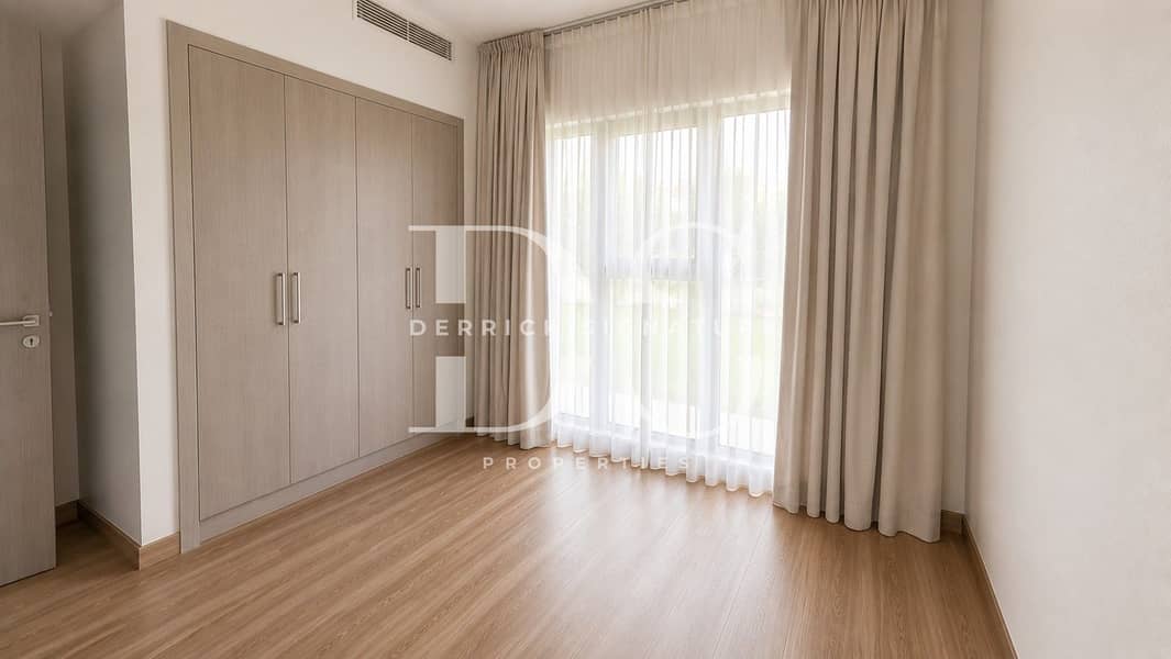 11 Downstairs Bedroom. jpg
