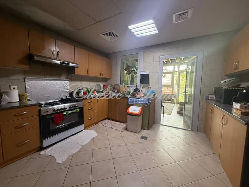 13 Kitchen-2. jpg