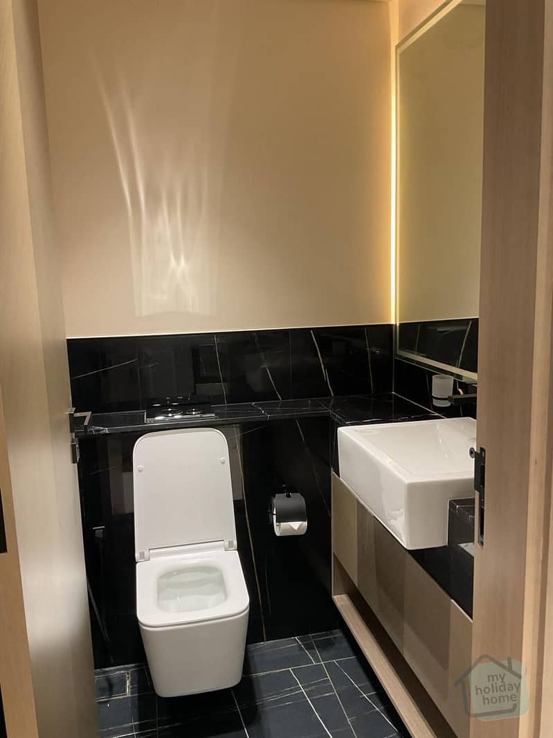 22 Bathroom_. jpg