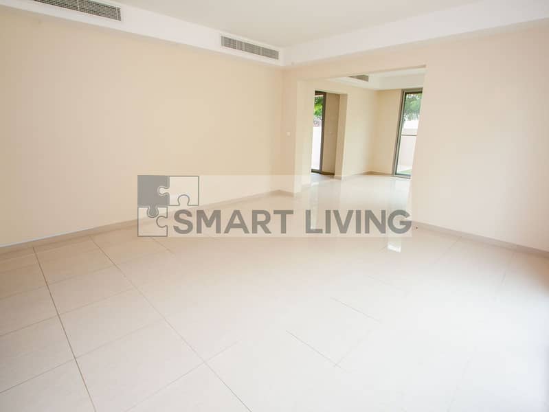 5 Marina_Atzert_Real_Estate_Dubai_Dubailand_DSO_Rent_Cedre_Villa_Living. jpg