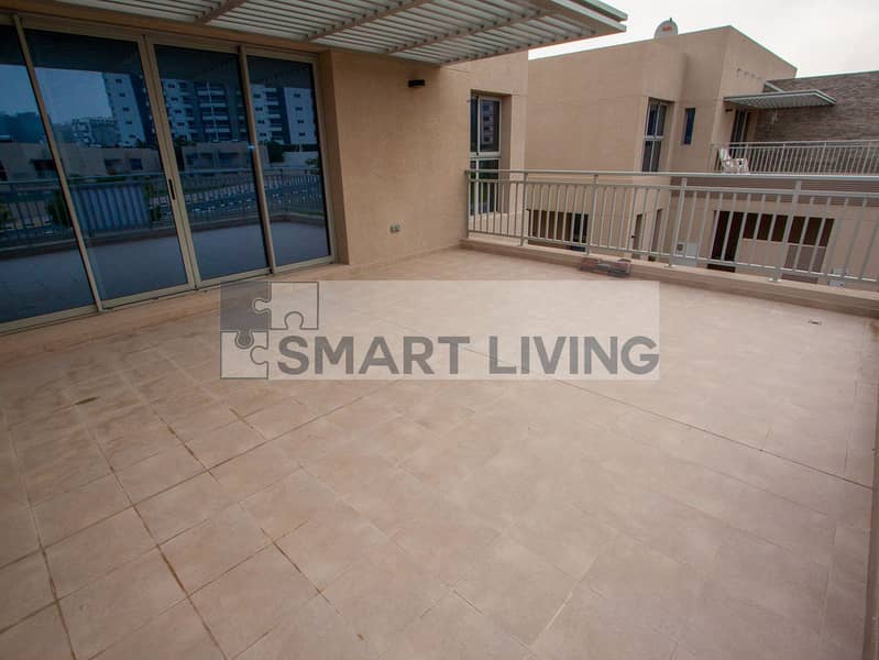 20 Marina_Atzert_Real_Estate_Dubai_Dubailand_DSO_Rent_Cedre_Villa_Large_Balcony. jpg