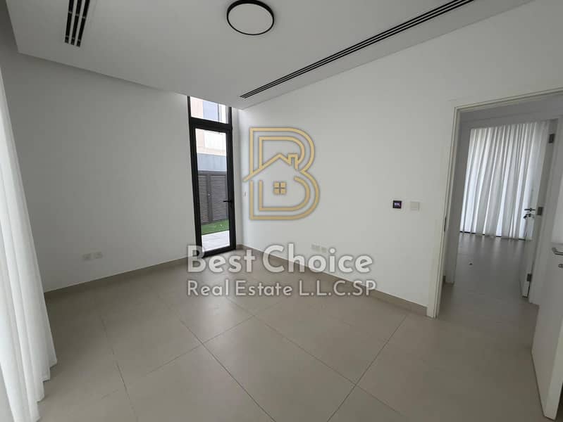 28 51807d11-c684-4255-bdf2-e406343a7aed. jpg