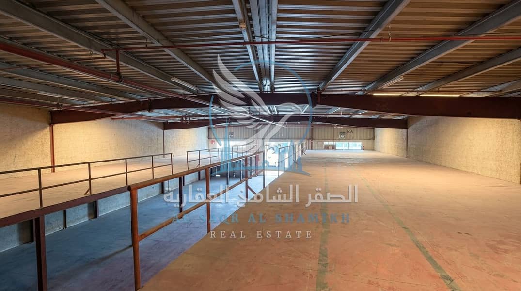 5 مستودع واسع بمساحة 8,000 قدم في الصناعية 11. jpeg