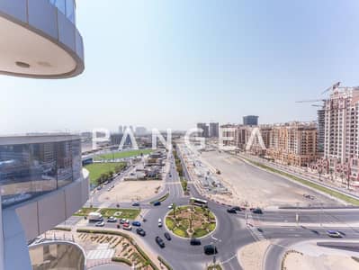 2 Bedroom Flat for Rent in Dubai Sports City, Dubai - Large Layout | Mid Floor | Close to Bus Stop