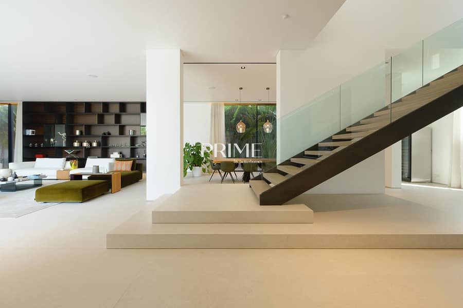 4 Image 0