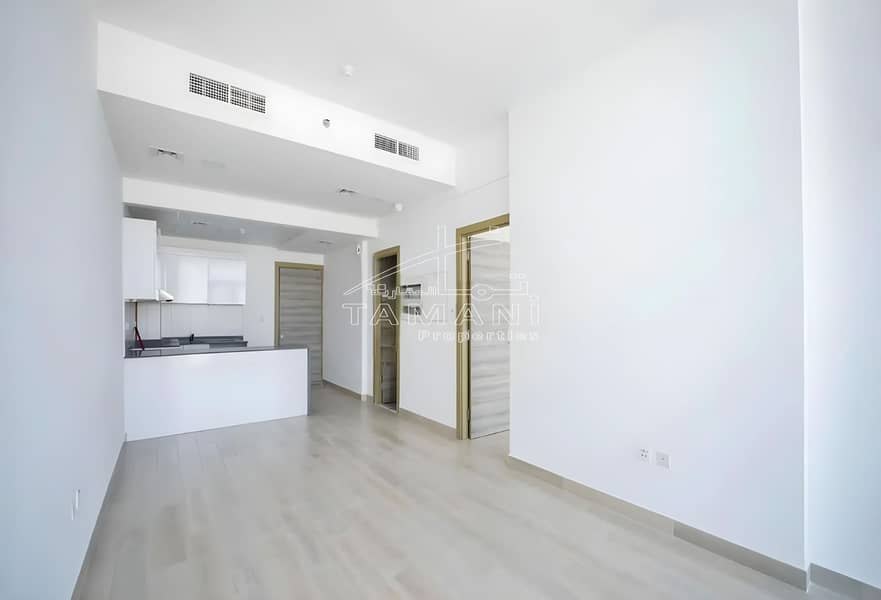 Marina view Ready to move in Mid floor Marina view Ready to move in Mid floor