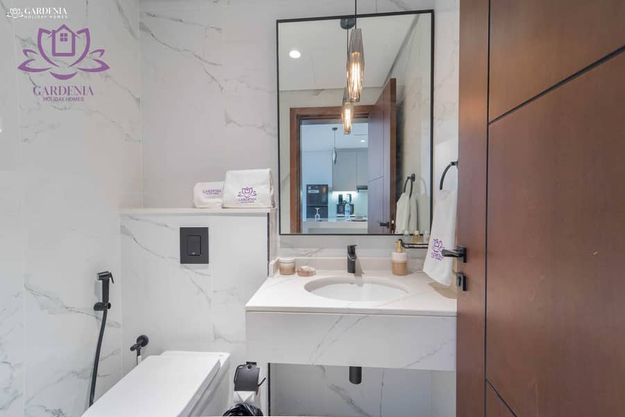 13 G bath. jpg