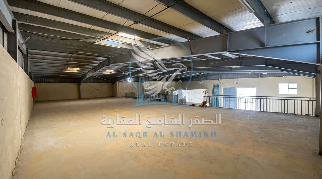 4 10,000 قدم² من المساحات المناسبة للتخزين والأنشطة الصناعية. . jpeg