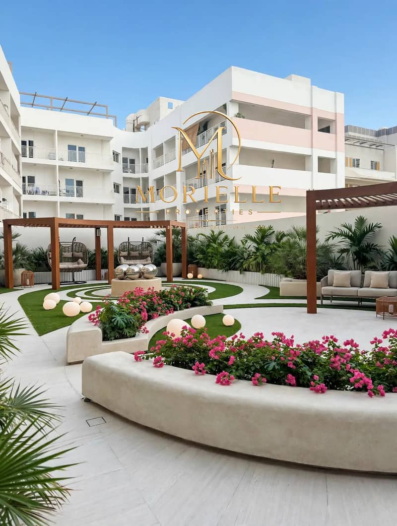 9 luxury_resort_courtyard_1. webp