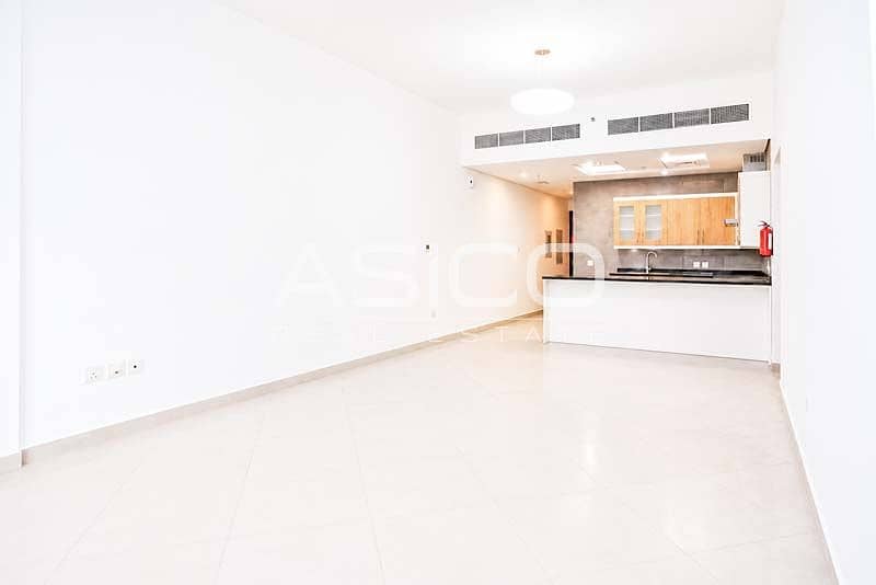 Bright 1BR | Pool & Gym | Great Location Bright 1BR | Pool & Gym | Great Location