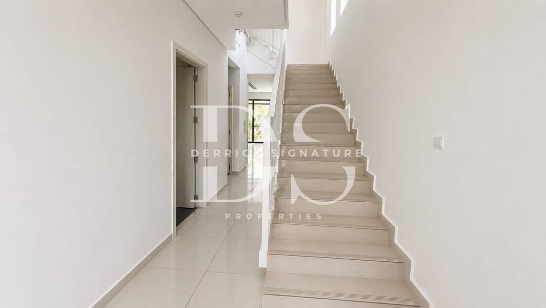16 Stairs or Entry. jpg