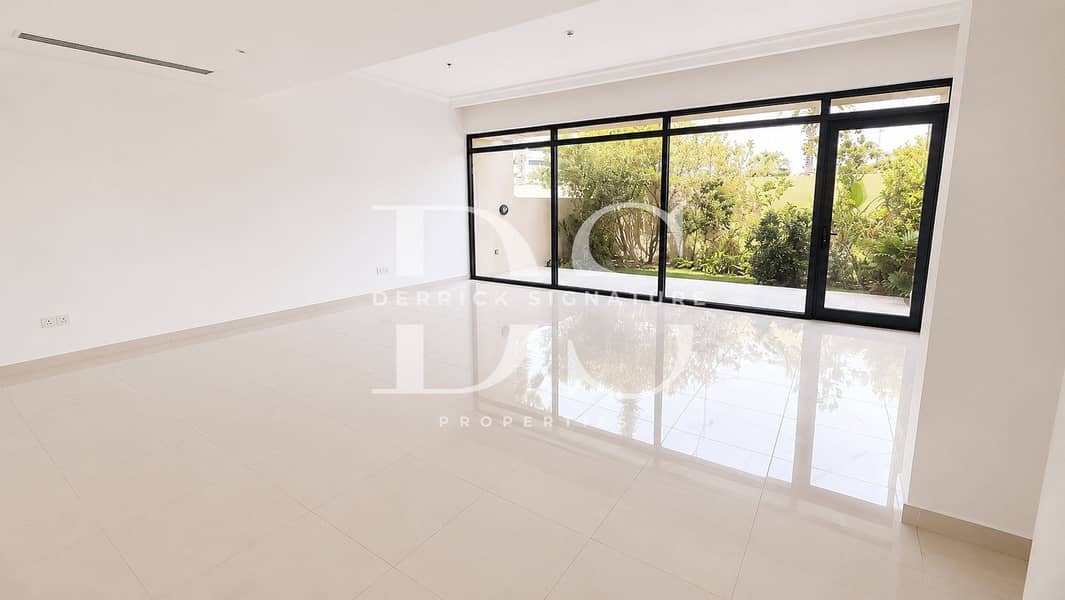 4 Living Room Right. jpg